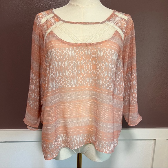 Peach Lace High Low Top - Picture 2 of 8